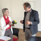 Pfr. Markus Wiesinger bedankt die Schatzmeisterin Gerlinde Badscheider.